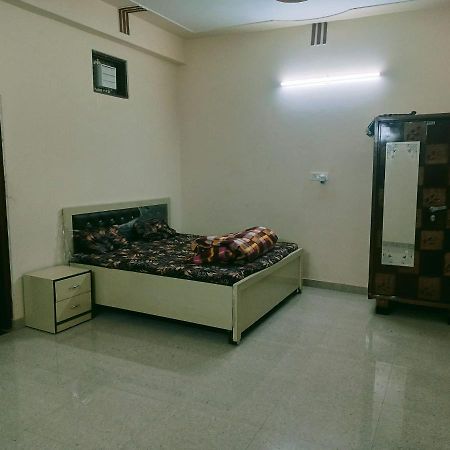 Radha Bhavan Vrindavan Exterior photo