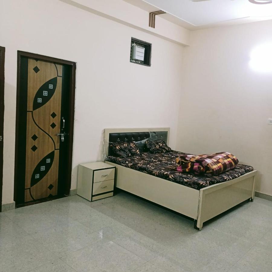 Radha Bhavan Vrindavan Exterior photo