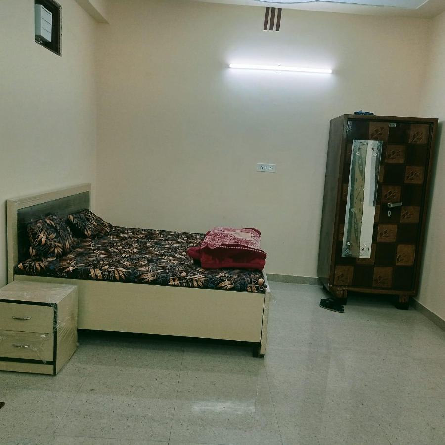 Radha Bhavan Vrindavan Exterior photo