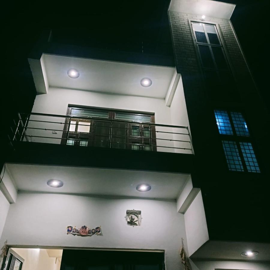 Radha Bhavan Vrindavan Exterior photo