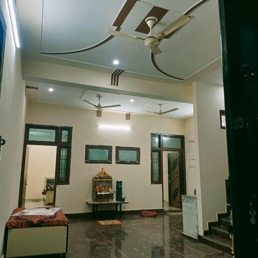 Radha Bhavan Vrindavan Exterior photo